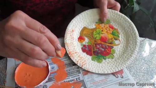 Декупаж тарелок с яичной скорлупой. Декупаж тарелки яичной скорлупой (кухонный декор)