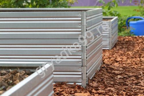 Металлические клумбы и грядки. Где можно применить и как установить 03