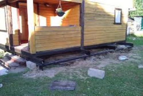 Ремонт старого фундамента деревянного дома на пучинистом грунте. Укрепляем основу – первоочередные действия 03 Ремонт старого фундамента деревянного дома на пучинистом грунте. Укрепляем основу – первоочередные действия 03