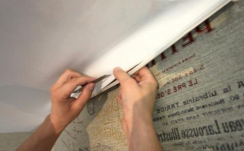 Порез натяжного потолка форум. Натяжной потолок. Маленький порез