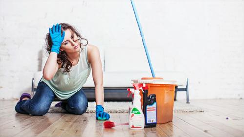 Что делать если на ламинате остаются следы. Чем удалить серьезные пятна на ламинате