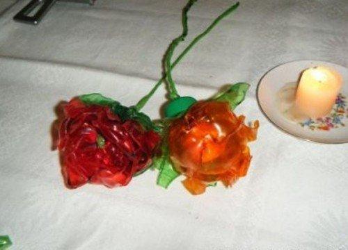 Роза из пластиковых бутылок. Разберем еще один вариант создания цветной розы из бутылки 01