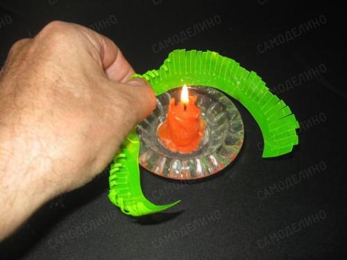 Роза из пластиковых бутылок. Разберем еще один вариант создания цветной розы из бутылки 11