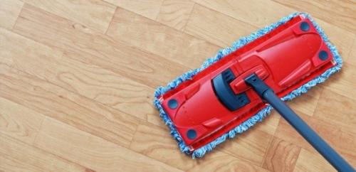 Можно ли мыть ламинат водой.