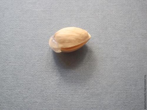 Топиарий из фисташковой скорлупы.