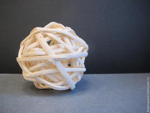 Топиарий из фисташковой скорлупы.