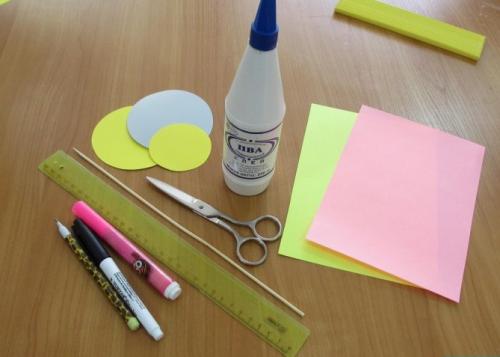 Детские поделки для мамы. Поделка на День Матери для детского сада из салфеток, гофрированной бумаги или картона (шаблоны прилагаются)