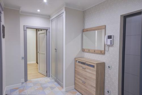 Как скомбинировать обои в прихожей. Стиль