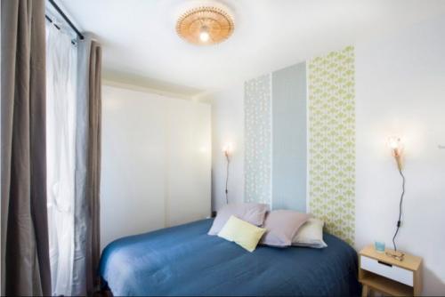 Как комбинировать обои в спальне. Комбинированные обои для спальни: модные тенденции