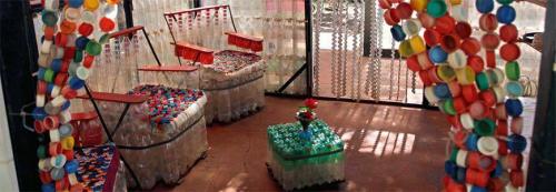 Песочница своими руками из пластиковых бутылок. Мебель и предметы интерьера из пластиковых бутылок