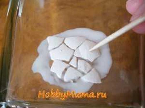 Декупаж из яичной скорлупы. Как с помощью яичной скорлупы создать шедевр декоративного искусства: мозаика и декупаж 15