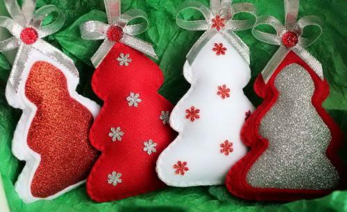 Новогодние игрушки своими руками из ткани. Елочные игрушки из ткани своими руками 26