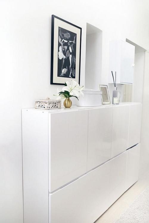 Как оформить пустую стену. Чем украсить стены комнаты – картины и полки 17