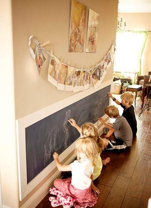 Как оформить пустую стену. Чем украсить стены комнаты – картины и полки 18