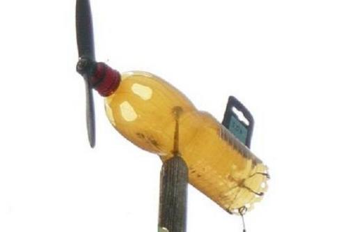 Шумелки из пластиковых бутылок. Простая вертушка из пластиковой бутылки