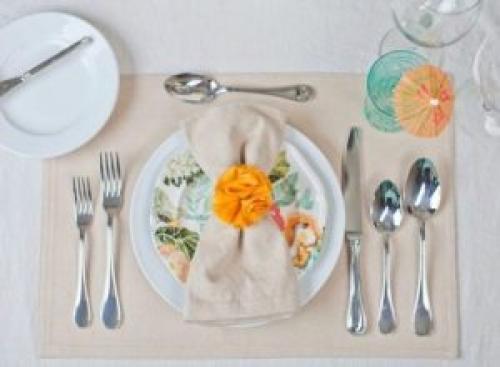 С какой стороны класть вилку если нет ножа. Куда нужно класть вилку при сервировке стола