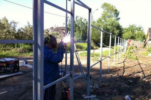 Забор из профлиста своими руками пошаговая инструкция. Способы установки 01