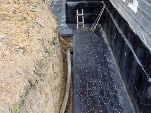 Когда делать гидроизоляцию фундамента после заливки. Горизонтальная 01