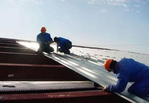 Инструкция по монтажу кровли из профнастила. Монтаж кровли из профнастила — полезные советы