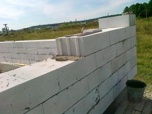 Цоколь из газобетона. Цокольный этаж из газоблоков