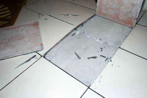 Как в деревянном доме положить плитку. Сложности при укладке плитки