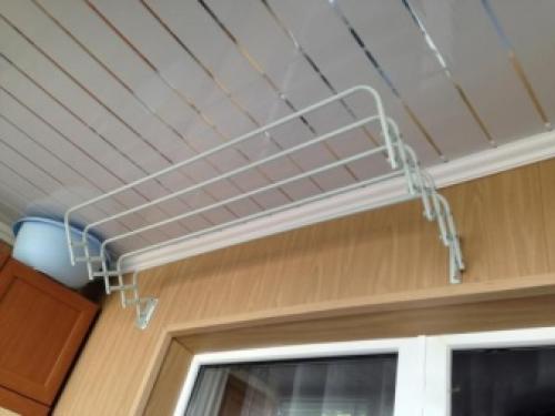 Как на балконе повесить бельевые веревки. Веревки для белья 22