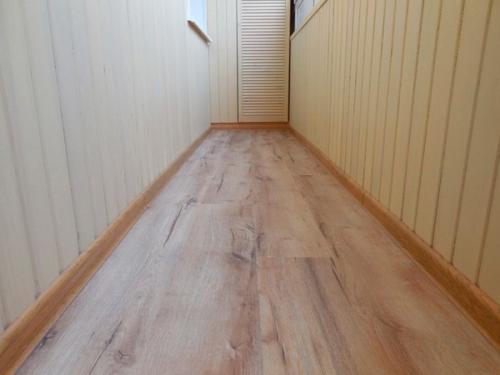 Теплый пол на лоджии под линолеум. Какой линолеум положить на балконе