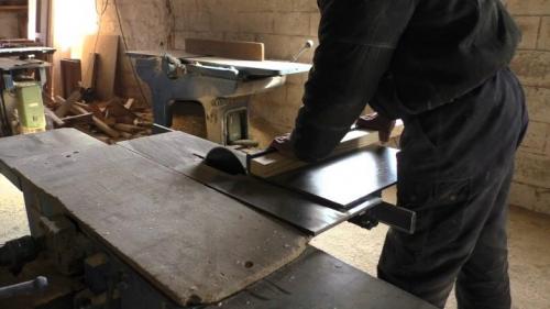 Как сделать деревянную дверь своими руками из досок. Подбираем материал: особенности различной древесины 05