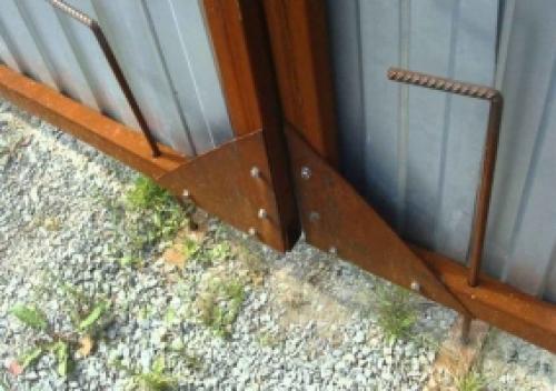 Ворота на гараж из профнастила. Особенности конструкции ворот, обшиваемых листами тонкого металла 04