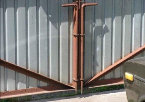 Ворота на гараж из профнастила. Особенности конструкции ворот, обшиваемых листами тонкого металла 03