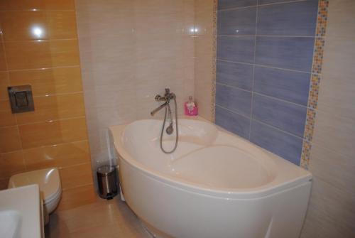 Ванна в квартиру. Отделка маленькой ванной комнаты