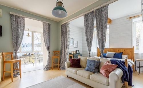 Покрытие для неровных стен. Оформление неровных стен