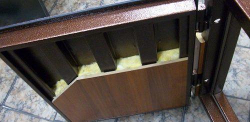 Как утеплить железную входную дверь. Утепление дверной коробки