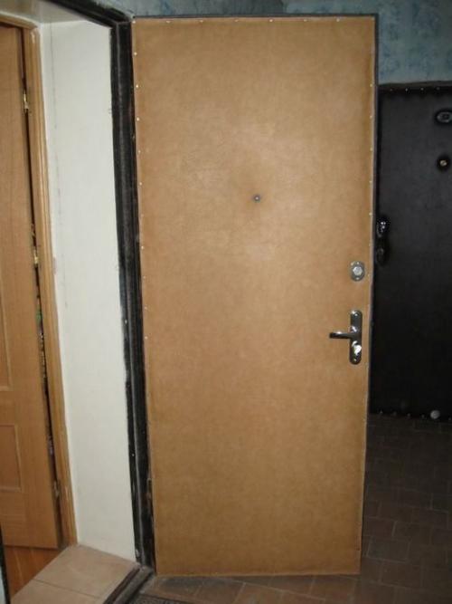 Как утеплить входную дверь в квартире. Способы утепления дверного полотна 04