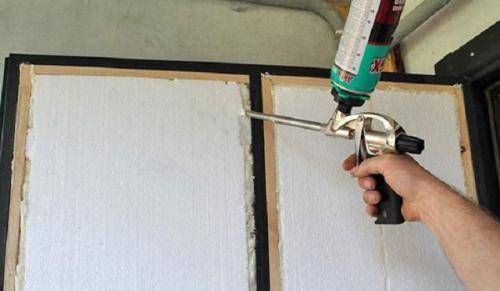 Как утеплить входную дверь в квартире. Способы утепления дверного полотна 07