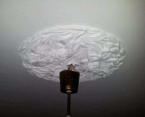 Как повесить люстру без сверления. Как повесить люстру: способы, как подсоединить и подвесить светильник или люстру своими руками (90 фото)