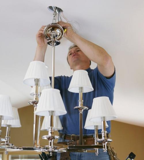 Как повесить люстру без сверления. Как повесить люстру: способы, как подсоединить и подвесить светильник или люстру своими руками (90 фото)