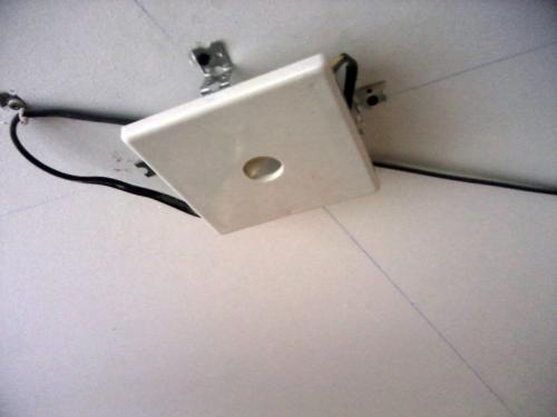 Как повесить люстру без сверления. Как повесить люстру: способы, как подсоединить и подвесить светильник или люстру своими руками (90 фото)