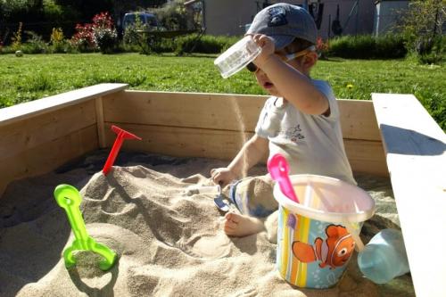 Песочница с крышей своими руками чертеж. Песочница своими руками — лучшие идеи, материалы, самые простые чертежи и схемы (80 фото)