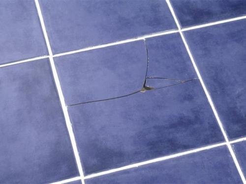 Как заделать дырку в керамической плитке. Как заделать ненужные отверстия в кафеле, чтобы не было их видно