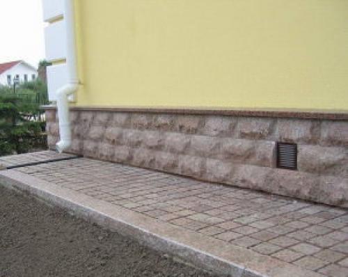 Как сделать отмостку вокруг дома из тротуарной плитки. Как сделать отмостку из тротуарной плитки своими руками