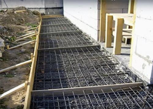 Отмостка бетонная. Армирование и опалубка