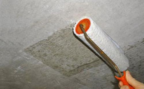 Как наносить финишную шпаклевку на потолок. Технология шпаклевки потолка
