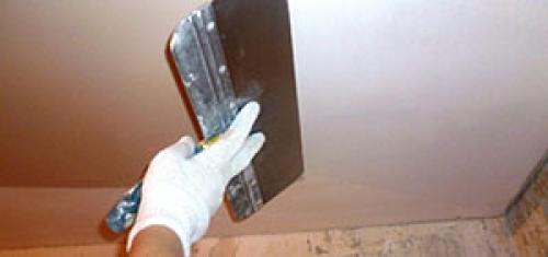 Как наносить финишную шпаклевку на потолок. Технология шпаклевки потолка