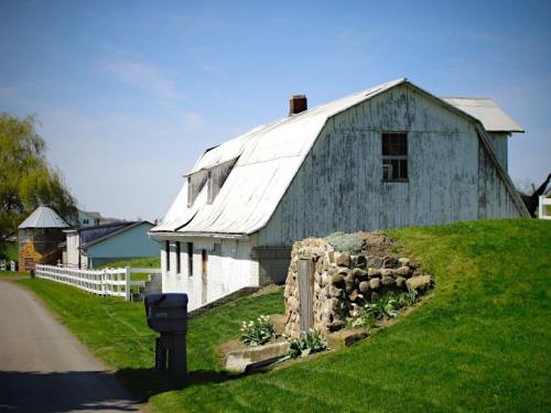 Дизайн погреба в частном доме снаружи. Погреб на даче своими руками: типы сооружения, особенности, выбор места на участке. Оптимальная последовательность строительства своими руками