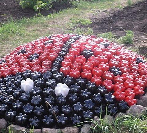Оформление клумб своими руками из пластиковых бутылок. Форма клумб и бордюров из пластиковых бутылок