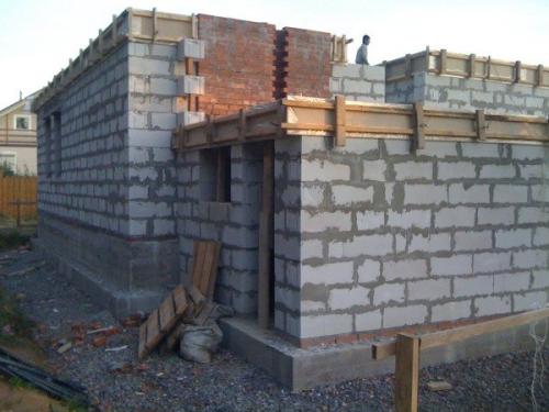 Чем обшить дом из пеноблока снаружи. Фасад сооружений
