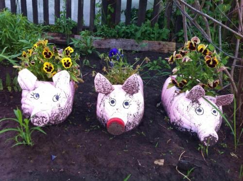 Подвесная клумба из пластиковых бутылок. Клумба из бутылок: 130 фото примеров оформления участка при помощи пластиковой и стеклянной тары