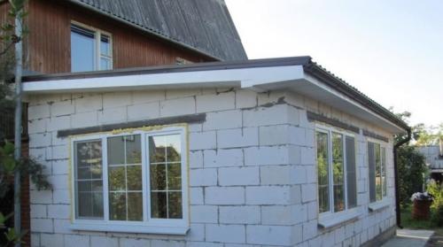 Как пристроить деревянную веранду к дому из пеноблоков. Как сделать пристройку из пеноблоков к дому?
