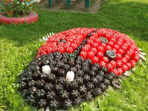 Подвесная клумба из пластиковых бутылок. Клумба из бутылок: 130 фото примеров оформления участка при помощи пластиковой и стеклянной тары